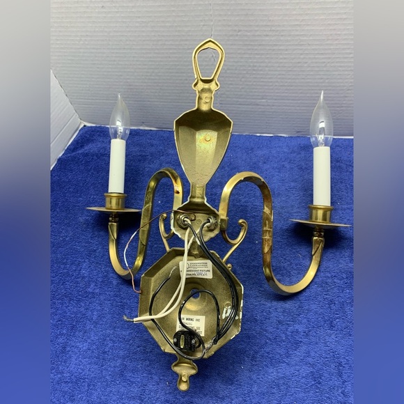 VINTAGE BRASS 2 ARM CANDLE LIGHT WALL SCONCES 14"tx16"w Williamsburg Switched - Picture 5 of 8